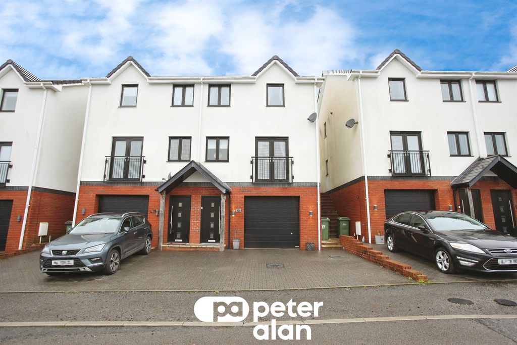 Property photo 1 of 30