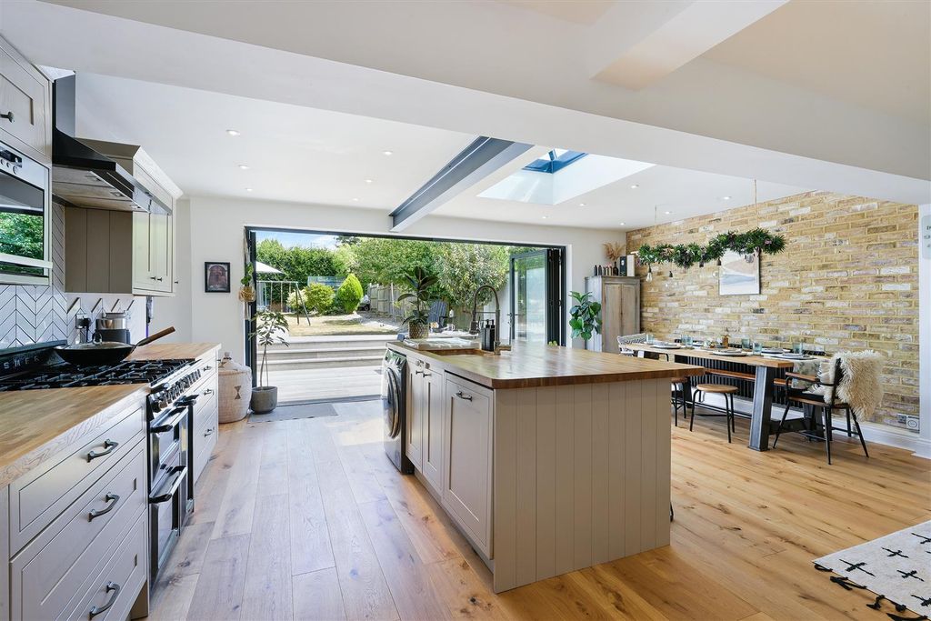 Property photo 3 of 20 Roundwood View, 9- (13).Jpg