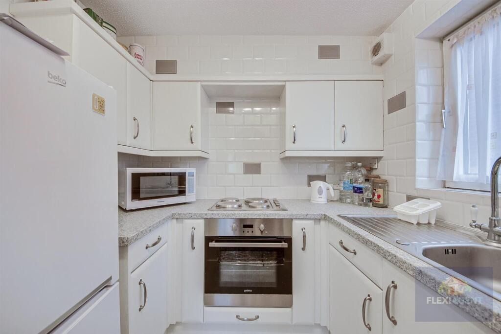 Property photo 2 of 16 4330402