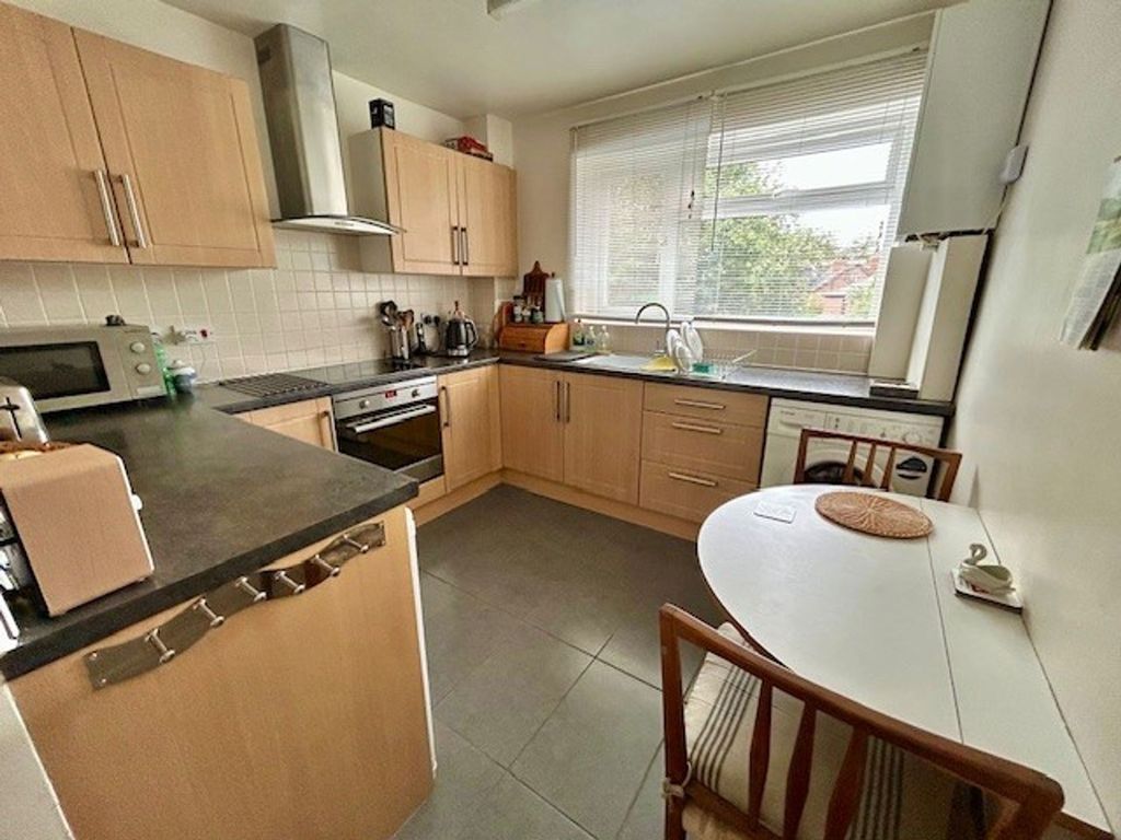Property photo 3 of 13 Kitchen
