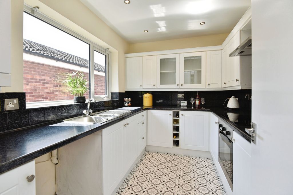 Property photo 2 of 14 Kitchen