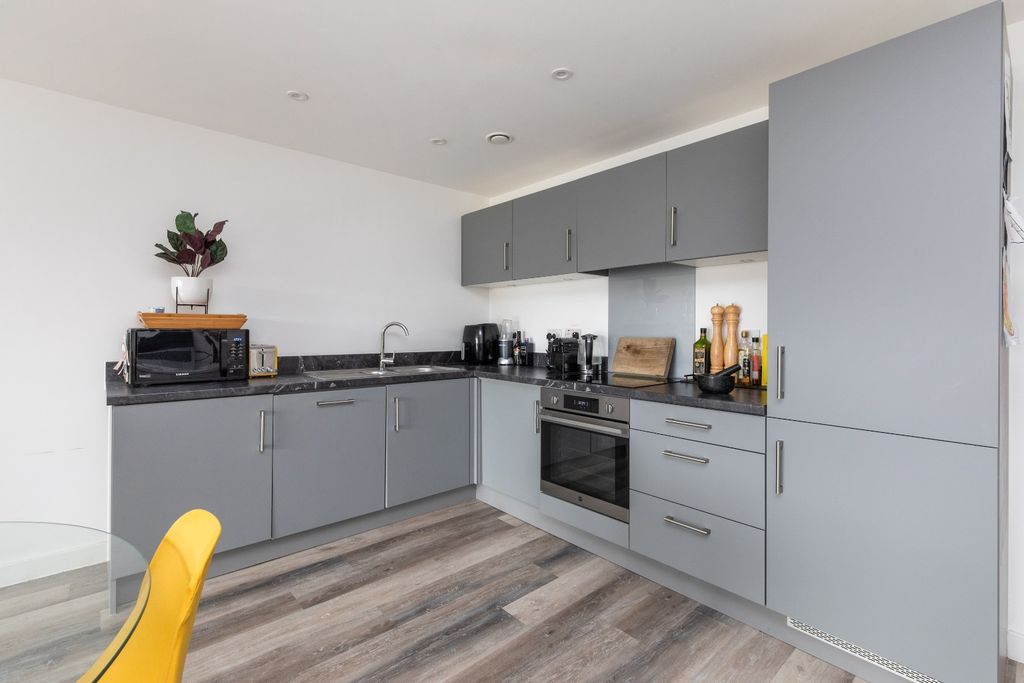 Property photo 2 of 13 3955782