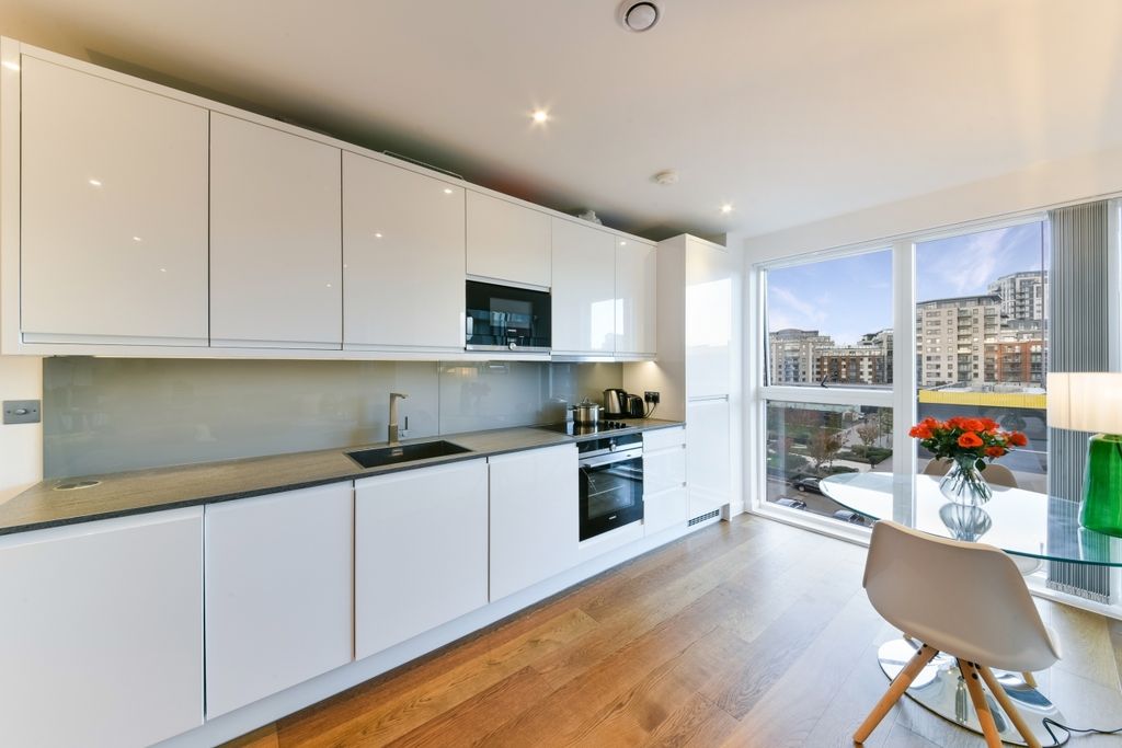 Property photo 3 of 8 Kitchen