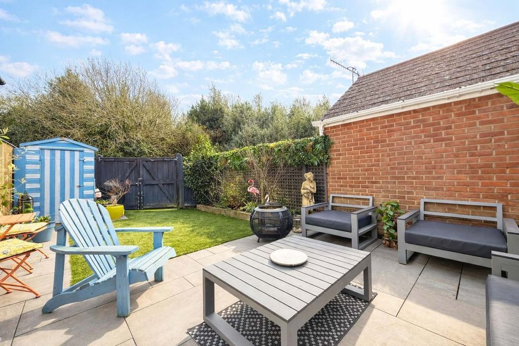 Property photo 2 of 25