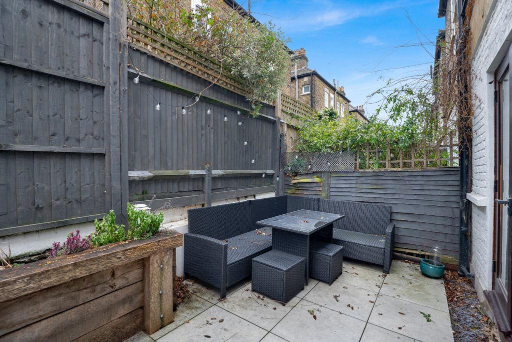 Property photo 3 of 18