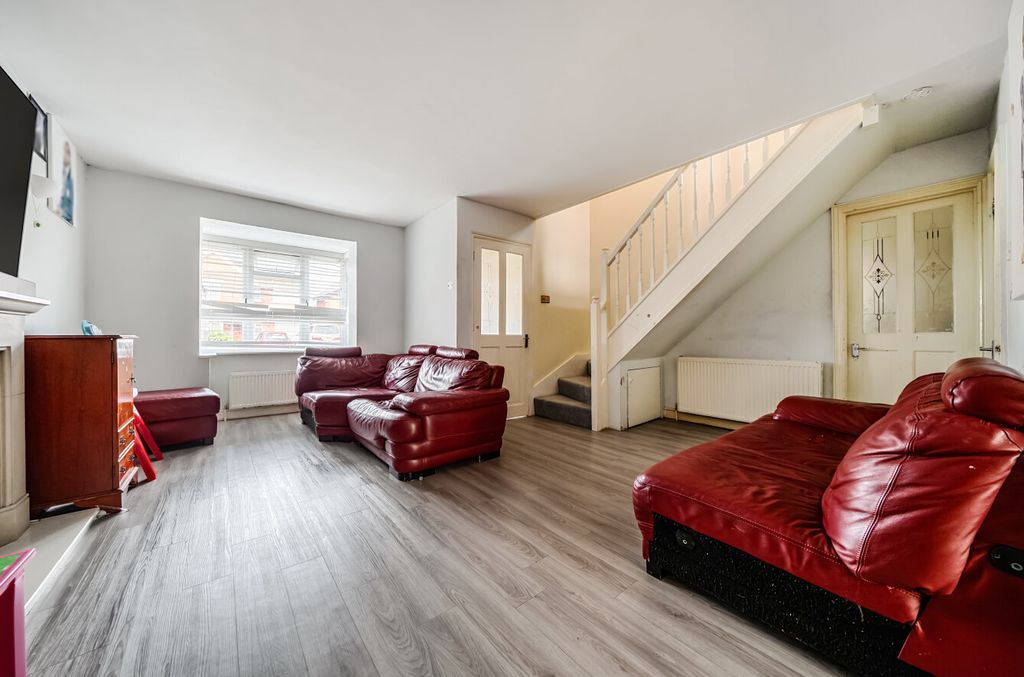 Property photo 2 of 14 1373636-12-6909ee...