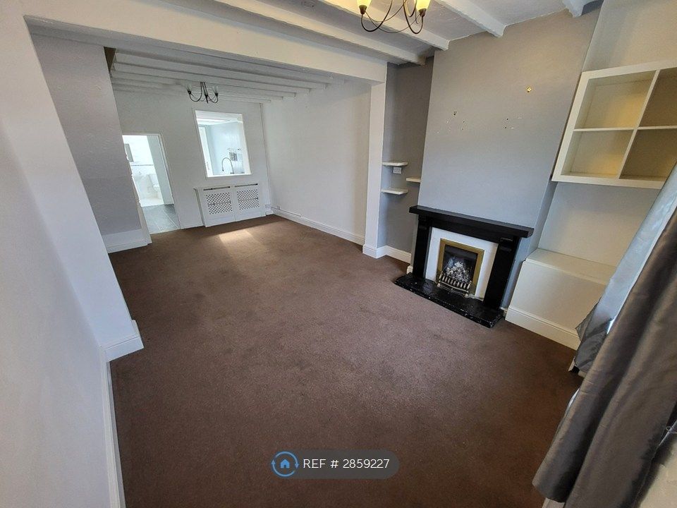 Property photo 1 of 11 Through Lounge