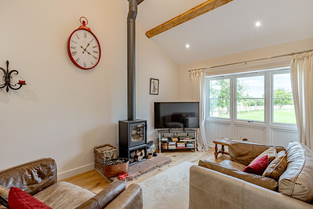 Property photo 3 of 40