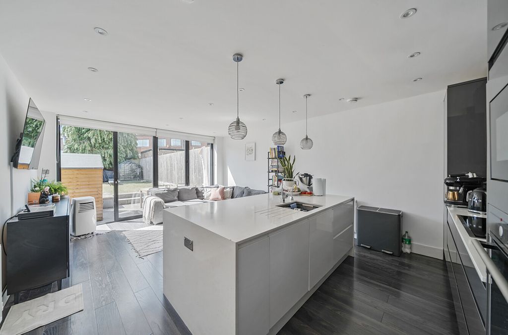 Property photo 1 of 18 1320590-13-686ce6...