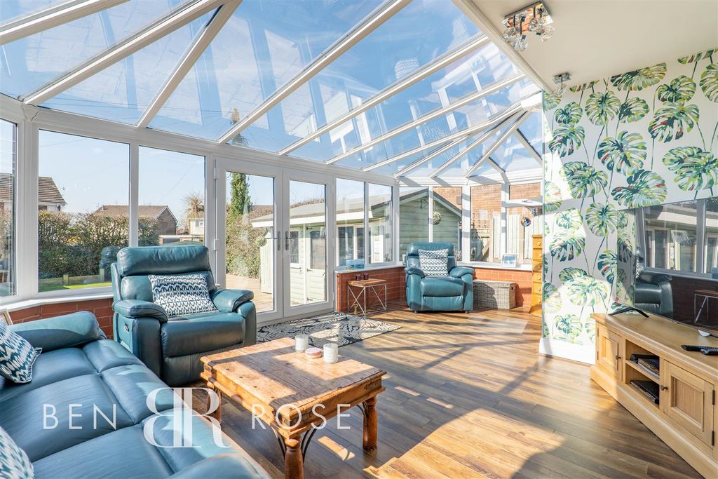 Property photo 2 of 39 Conservatory