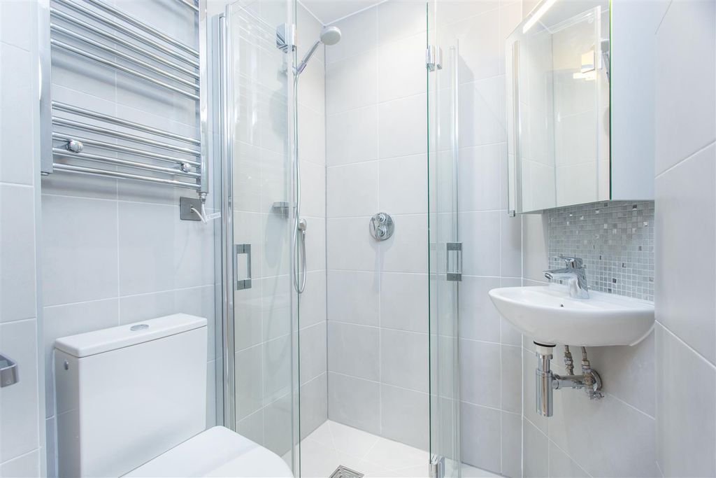 Property photo 2 of 6 Bathroom.Jpg