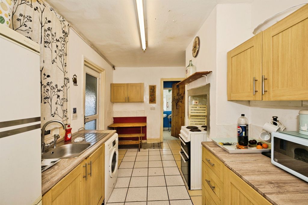 Property photo 3 of 12