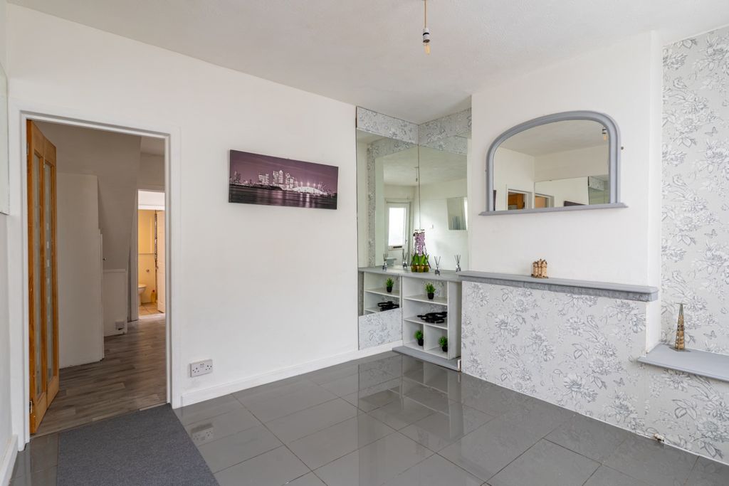 Property photo 3 of 15 5562444