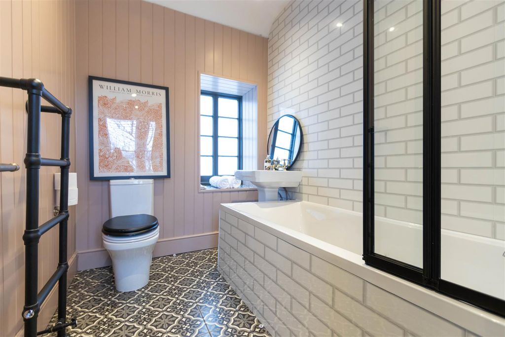 Property photo 2 of 10 Bathroom.Jpg