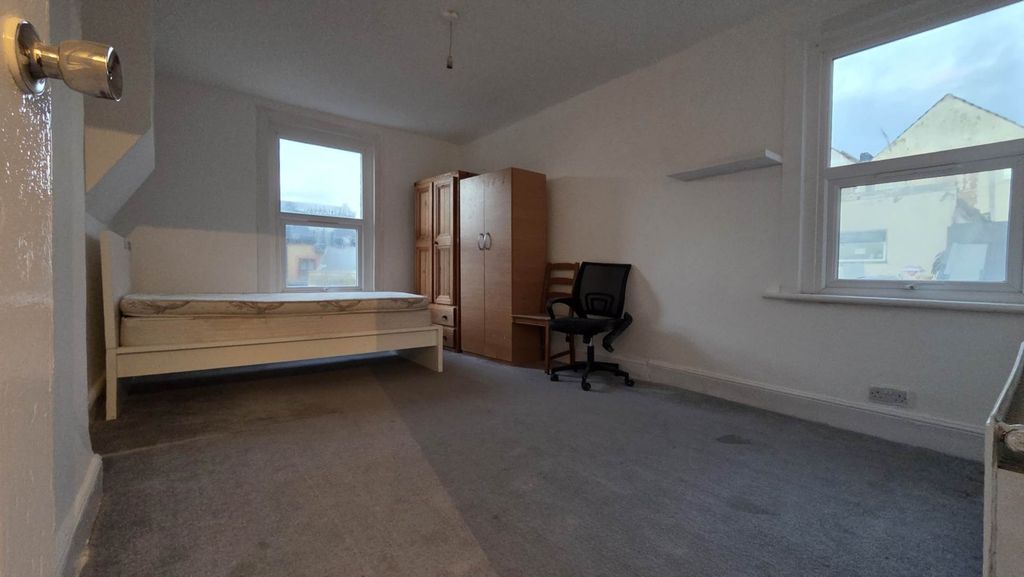 Property photo 2 of 4