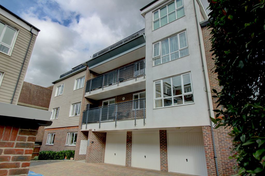 Property photo 1 of 10 Front