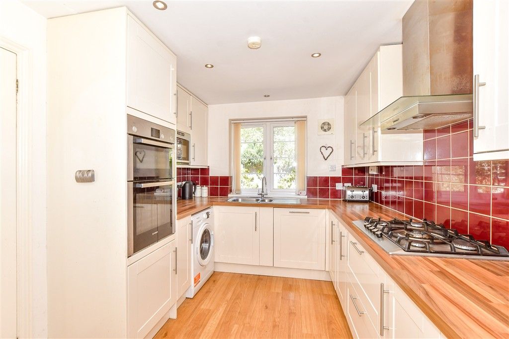 Property photo 3 of 12 Kitchen
