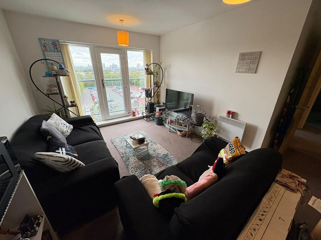 Property photo 3 of 12
