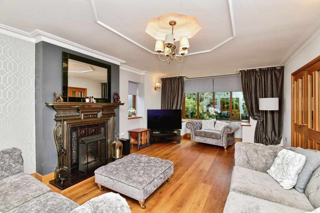 Property photo 2 of 41 Lounge