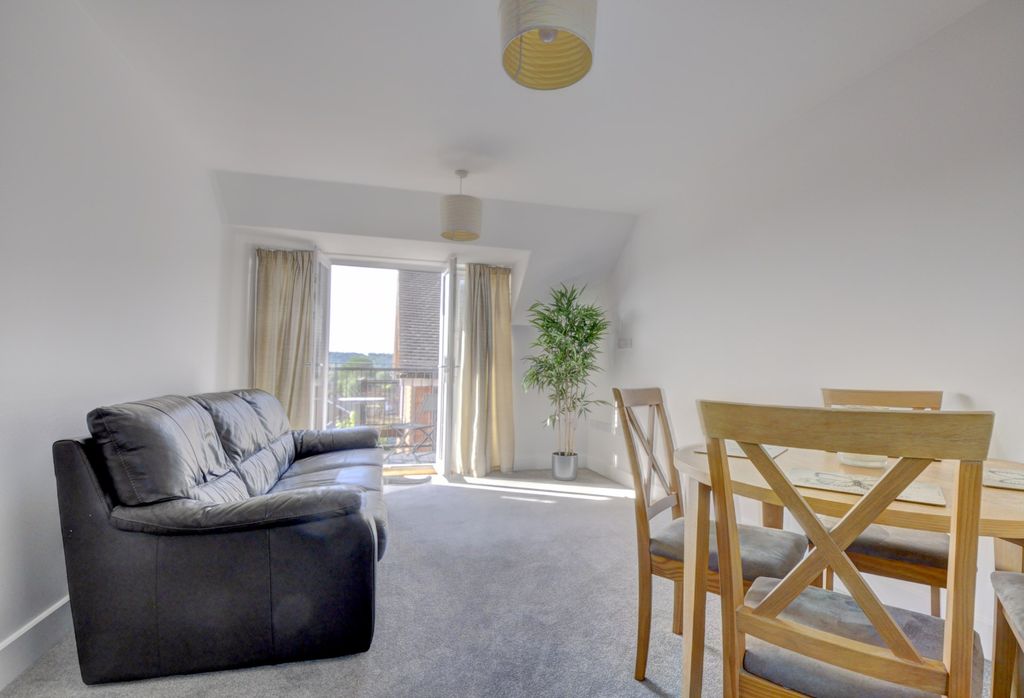 Property photo 3 of 11 30003401-Hr-8