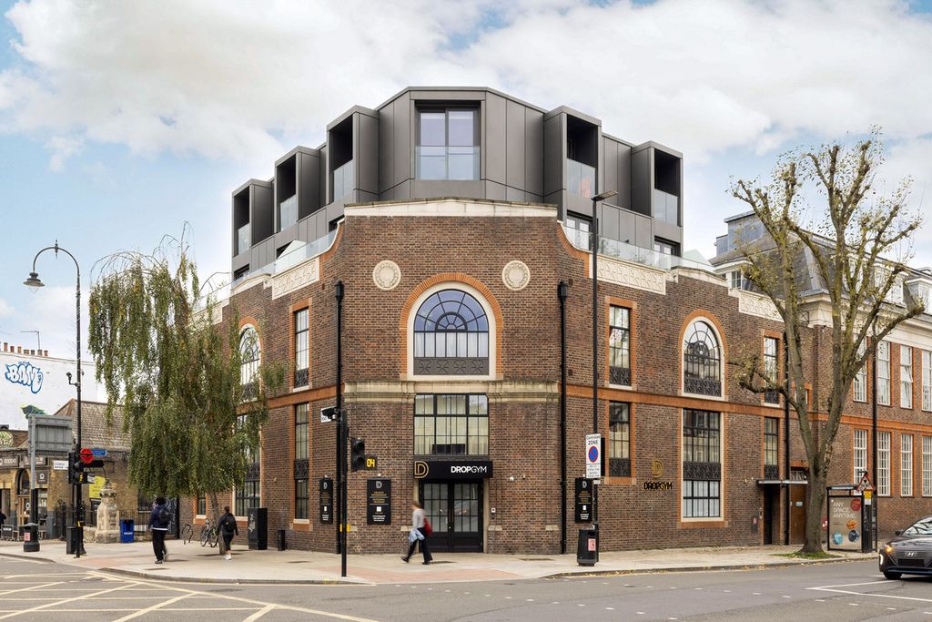 Property photo 2 of 17