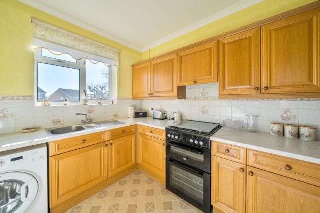 Property photo 3 of 19 Kitchen