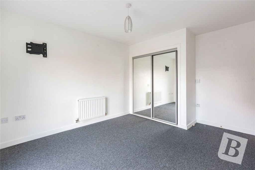 Property photo 3 of 17 Bedroom