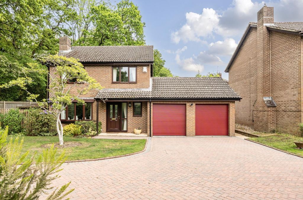 Property photo 1 of 18 Ashbridge Rise 9 (11).Jpg