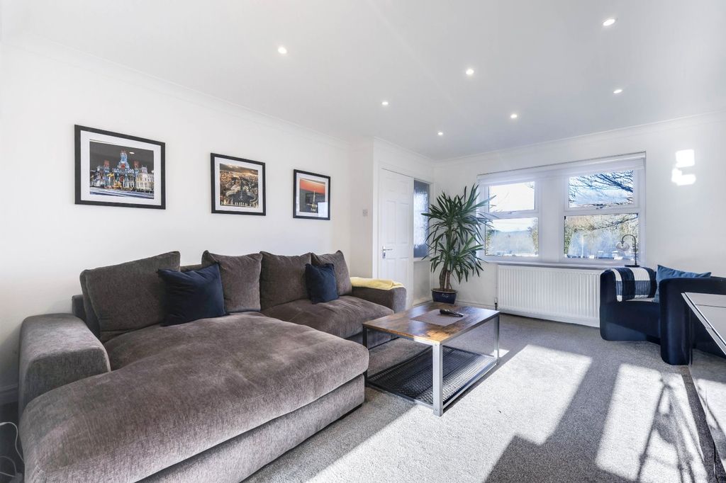 Property photo 2 of 15 Picture No. 17