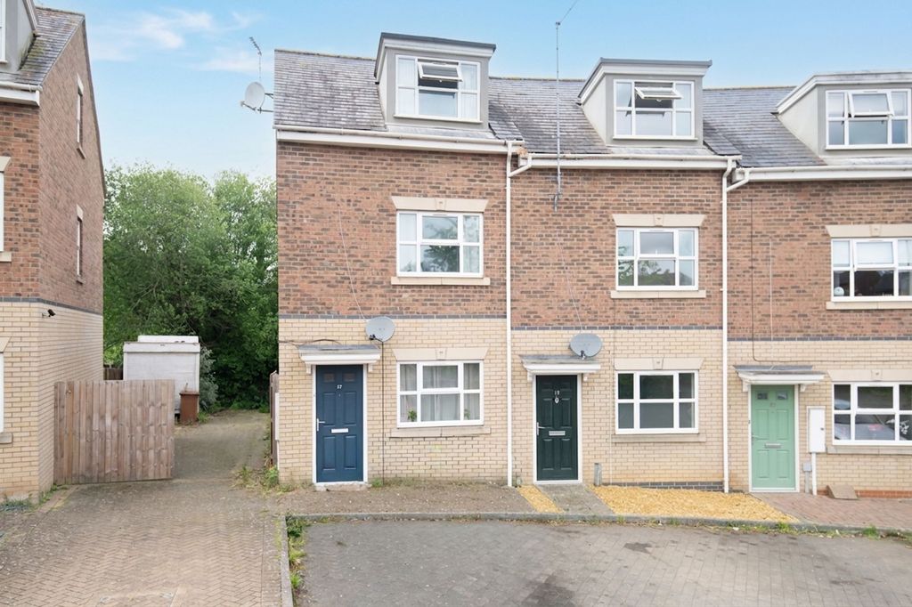 Property photo 1 of 19