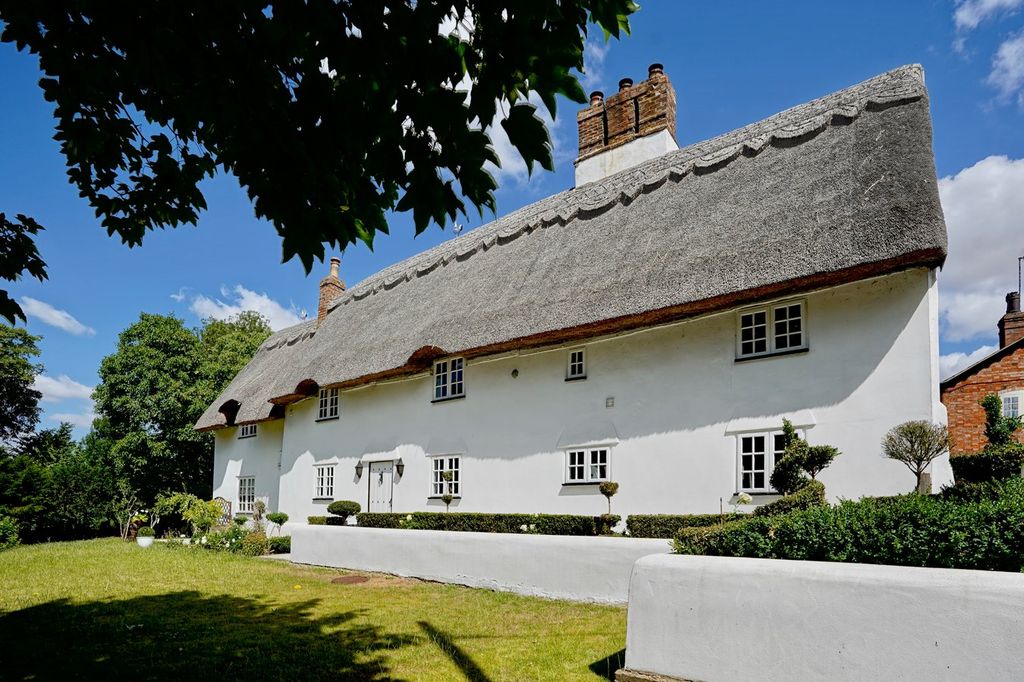 Property photo 1 of 32