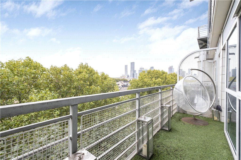 Property photo 3 of 16 Balcony