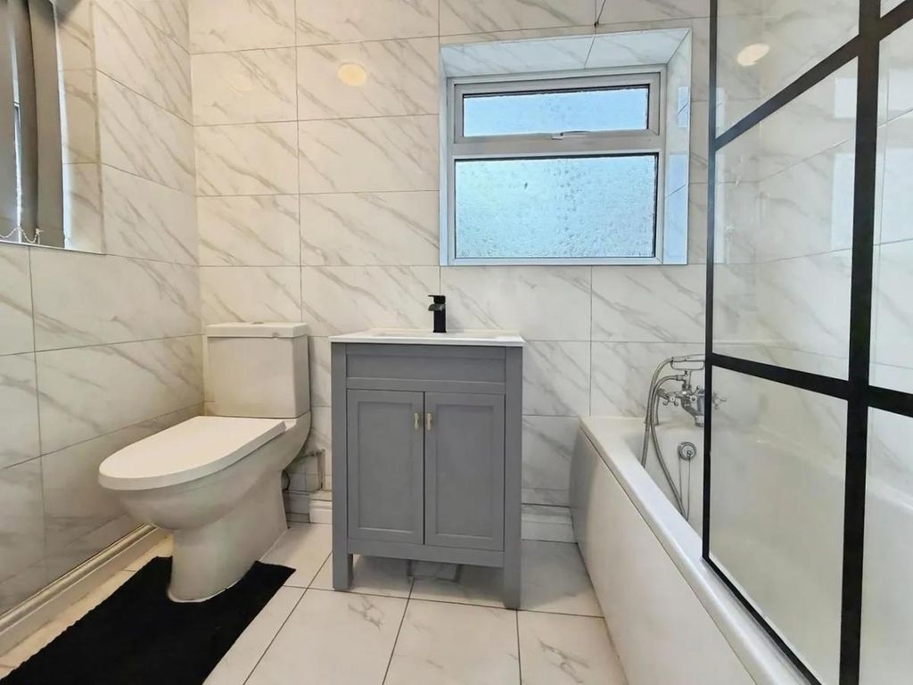 Property photo 3 of 8 107B8Af7A4A7944Cf9A36E184F8264F21d0654E6.Png