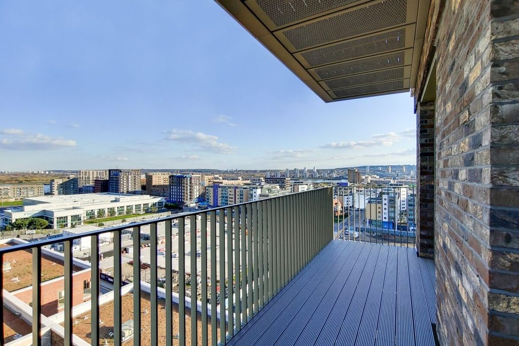 Property photo 2 of 12 4_Balcony-0