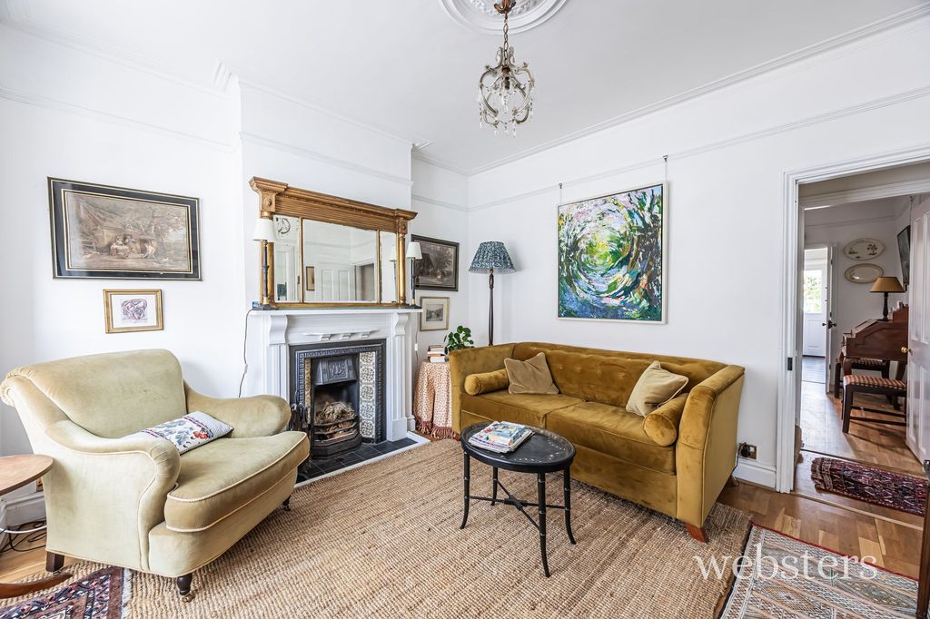 Property photo 2 of 17