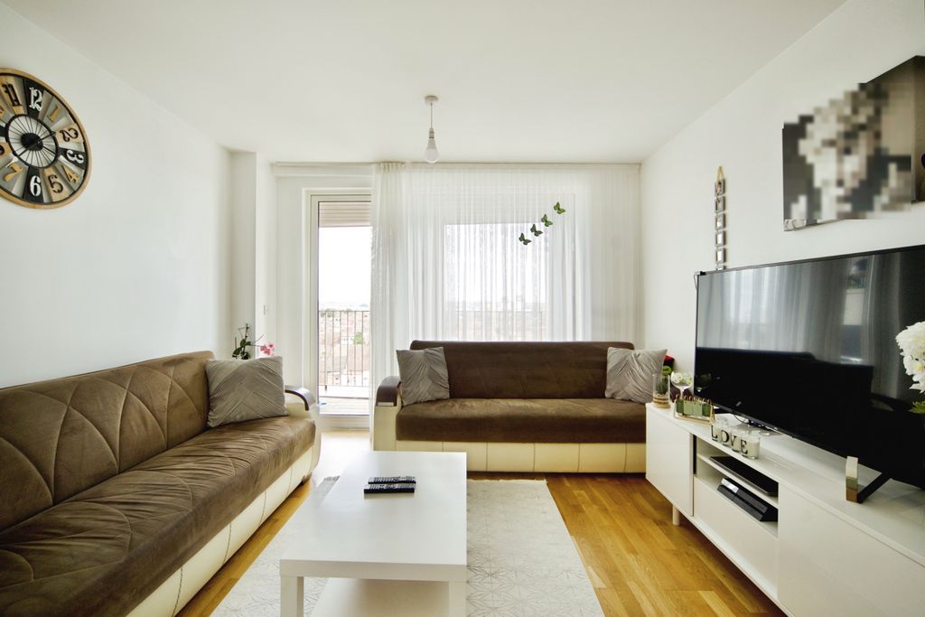 Property photo 2 of 20