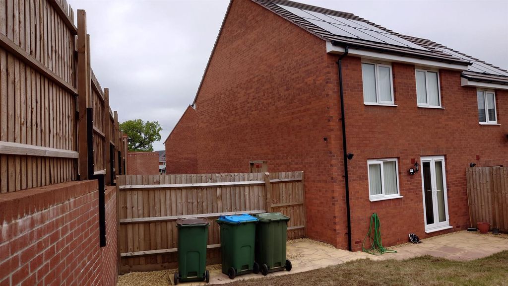 Property photo 2 of 13 Rear Garden And Solar Panel.Jpeg