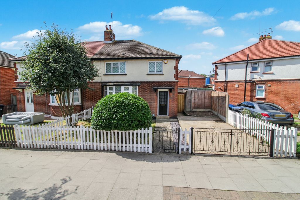 Property photo 1 of 12 4 Bedroom House- Immediately Available