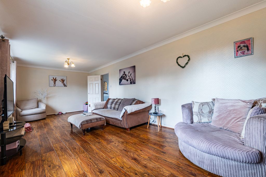 Property photo 3 of 11 Photo 3