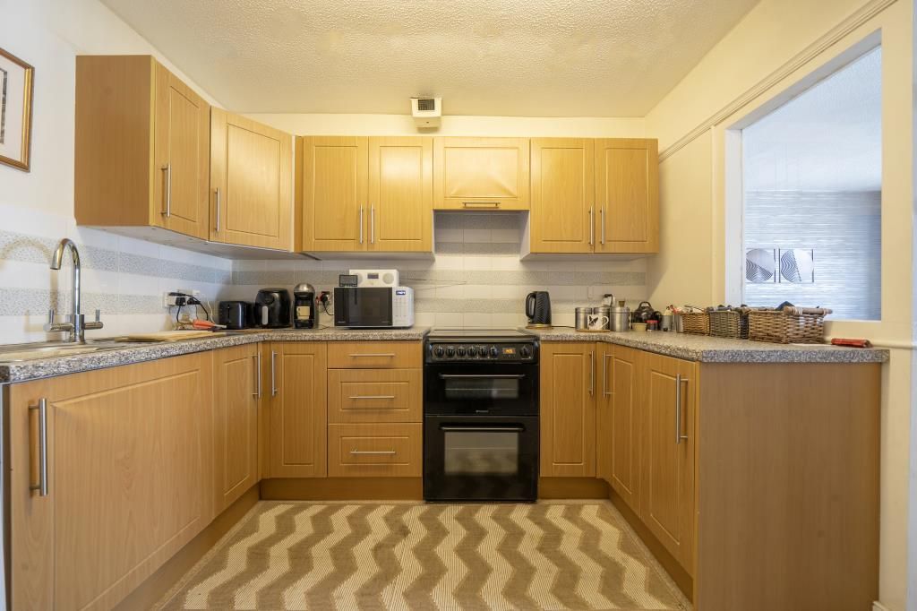 Property photo 3 of 19 Kitchen