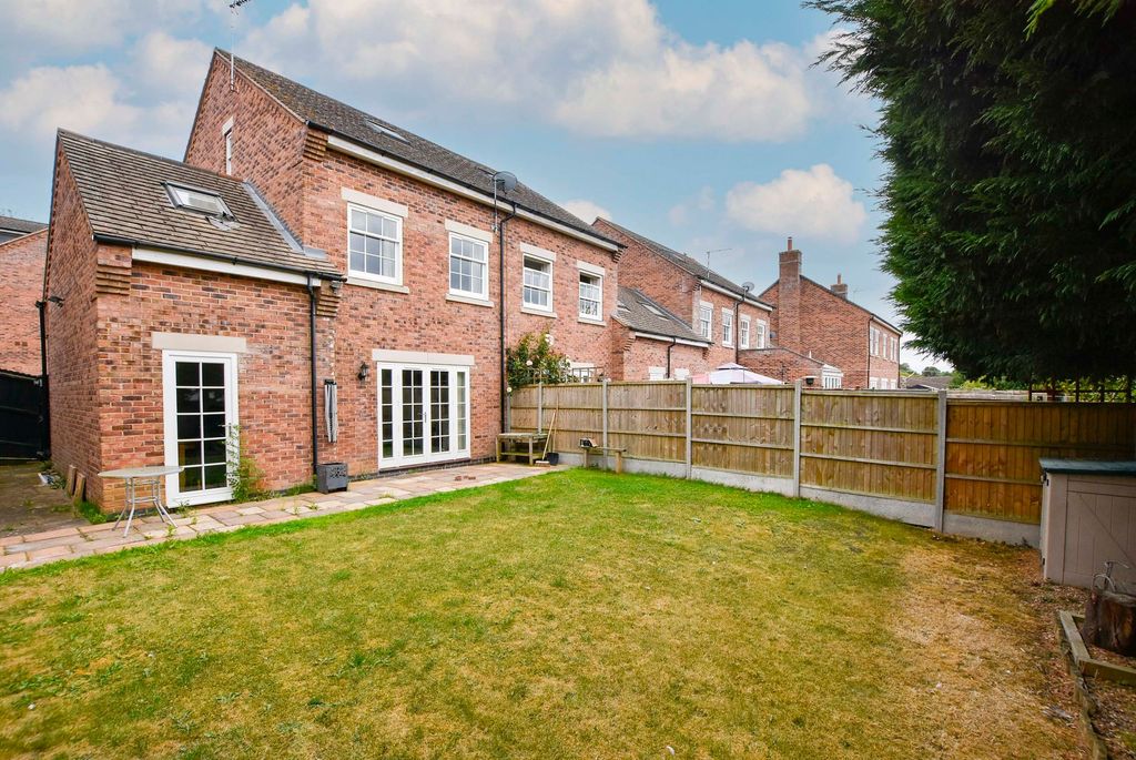 Property photo 2 of 25