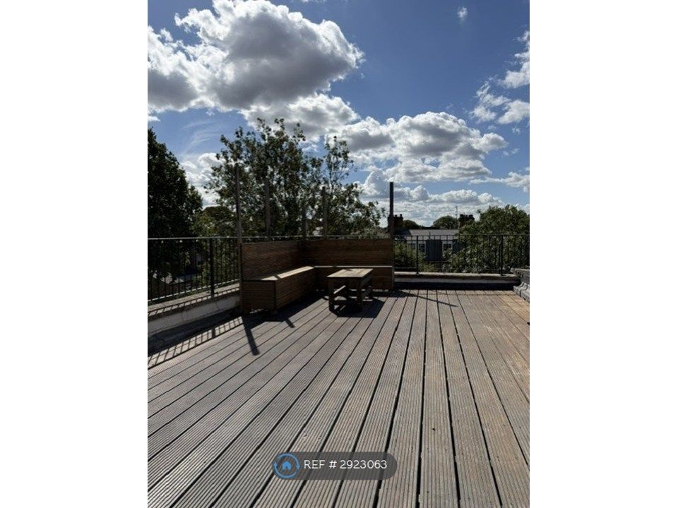 Property photo 2 of 25 Seating On Roof Terrace