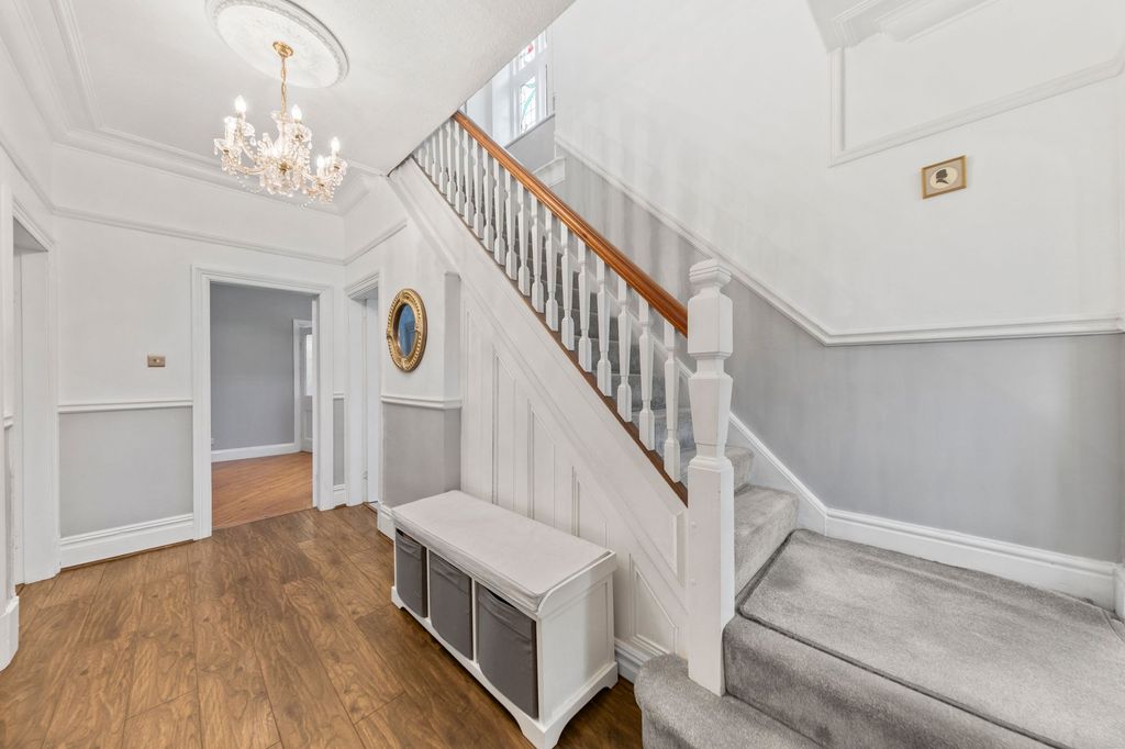 Property photo 3 of 40