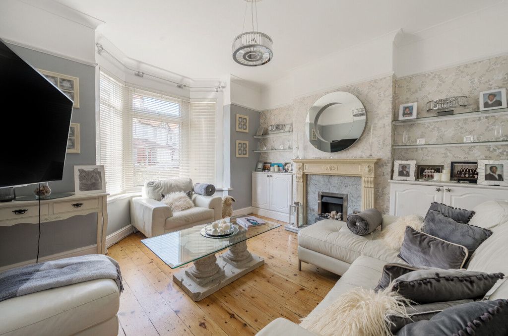 Property photo 2 of 18 Sitting Room
