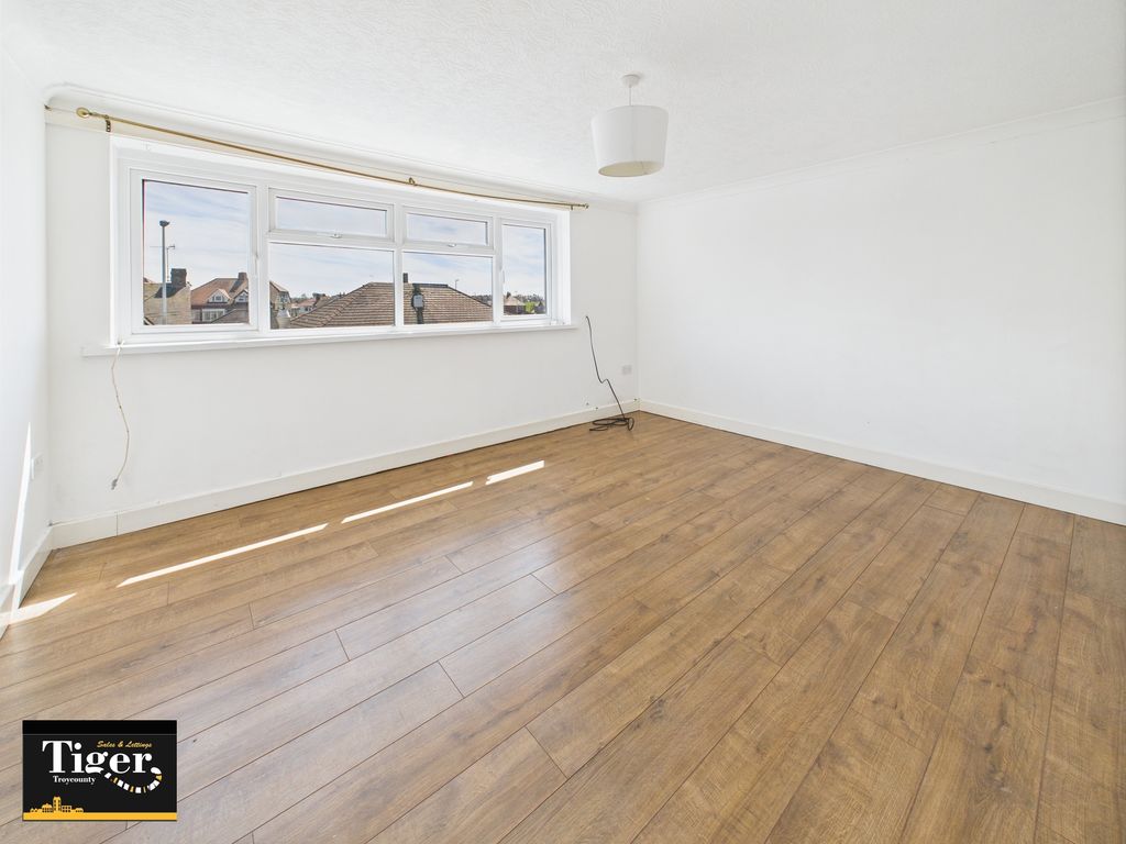 Property photo 3 of 6 Cam02176G0-Pr0597-Still003