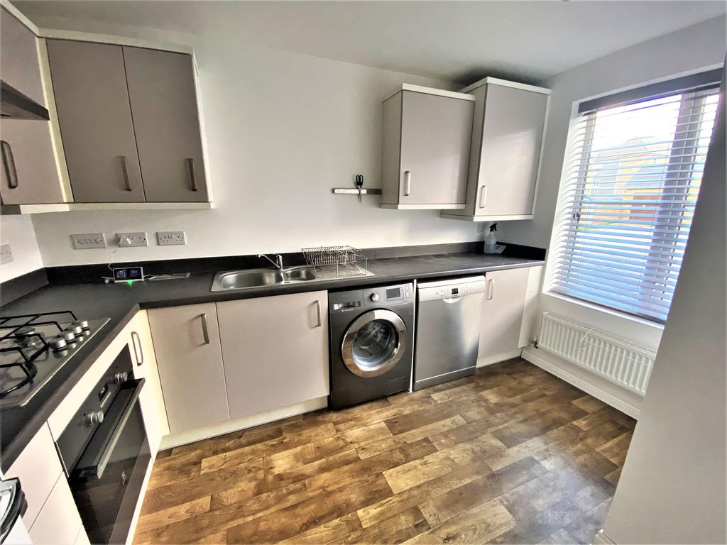 Property photo 3 of 13 Kitchen