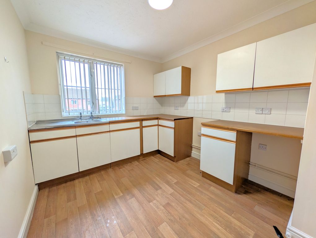 Property photo 2 of 5 Kitchen
