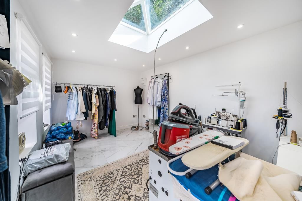 Property photo 2 of 19 Bedroom