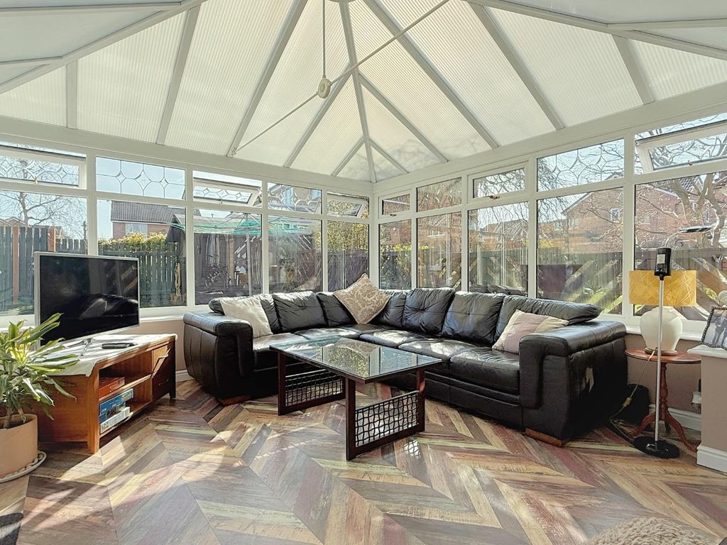 Property photo 3 of 27 Conservatory