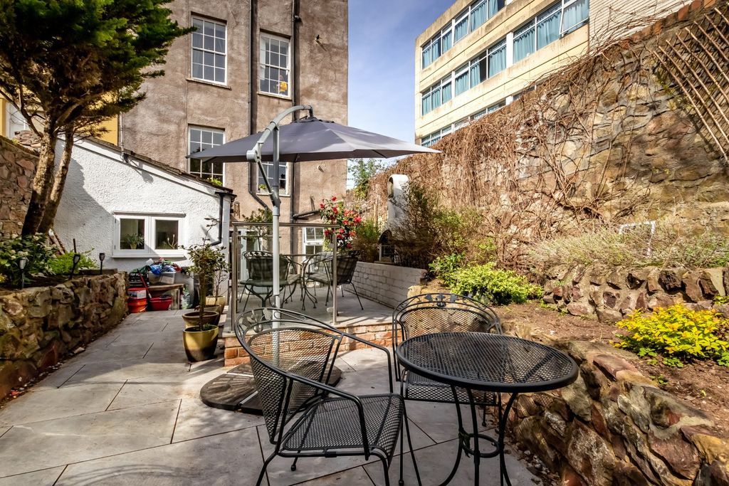 Property photo 1 of 14 Garden